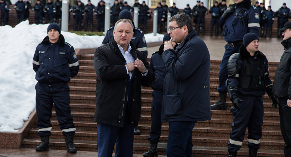 Игорь Додон и Ренато Усатый во время беспорядков в Кишиневе 20 января 2016 года. Фото: Sputnik / Мирослав Ротарь