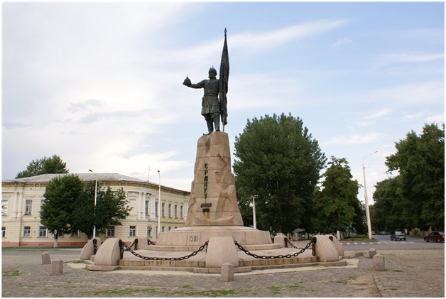 Памятник покорителю Сибири Ермаку в Новочеркасске