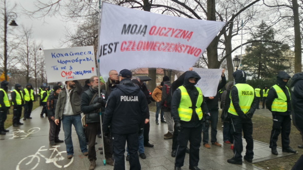В Варшаве перед зданием Совета министров Польши 18 марта прошла акция протеста против засилья мигрантов с Украины