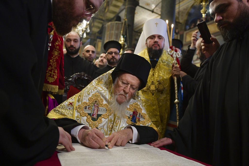 Патриарх Константинопольский Варфоломей подписывает Томос об автокефалии "ПЦУ"