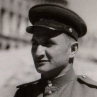 Военный корреспондент фотохроники ТАСС Александр Дитлов возле Рейхсканцелярии. Май, 1945 г.