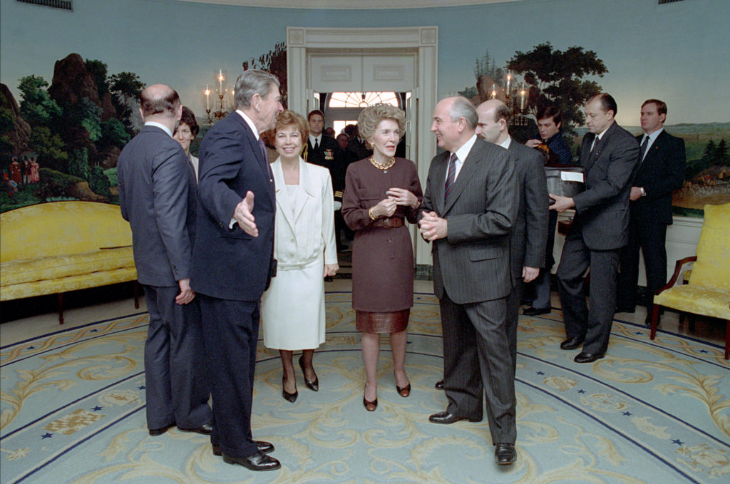 Переговоры рейгана и коля. Саммит Рейган Горбачев 1987. Встреча Горбачева и Буша на Мальте 1989. Горбачева РМ.